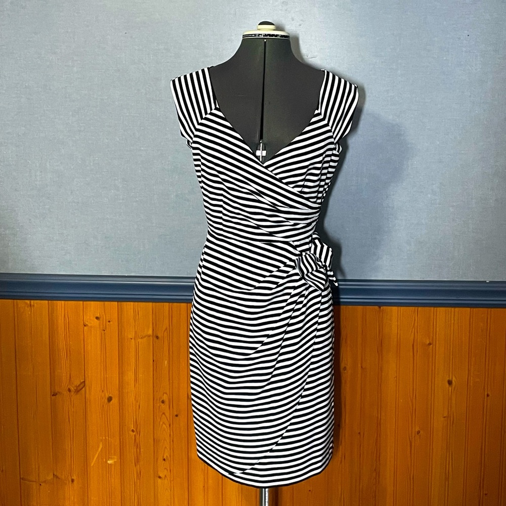 EUC- Worthington faux wrap dress size 8